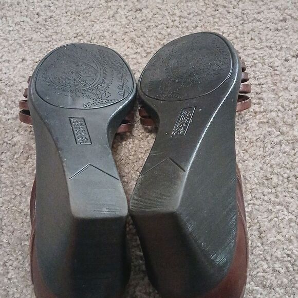 Dockers DKANAK Wedge Heel Sandals Women's  Brown Leather Strappy Sz 8.5 EUC - Picture 8 of 8